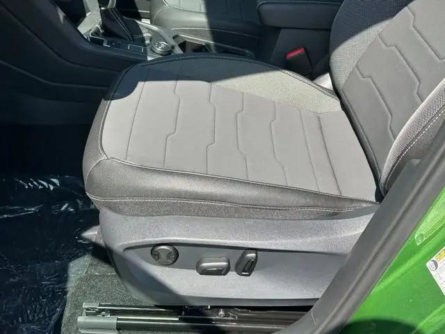 2026 Volkswagen Taos SE Black