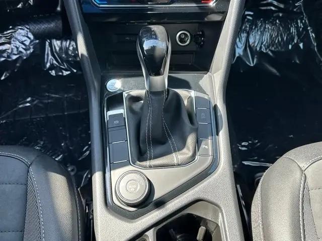 2026 Volkswagen Taos SE Black