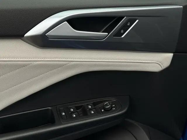 2026 Volkswagen Taos SEL