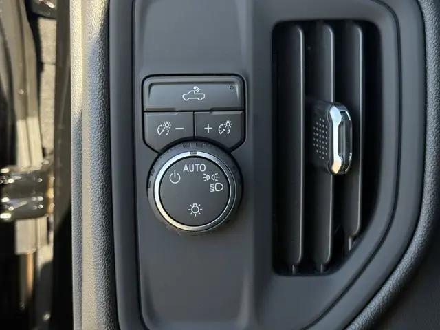2026 Chevrolet Silverado 1500 2WD Crew Cab Short Bed Custom