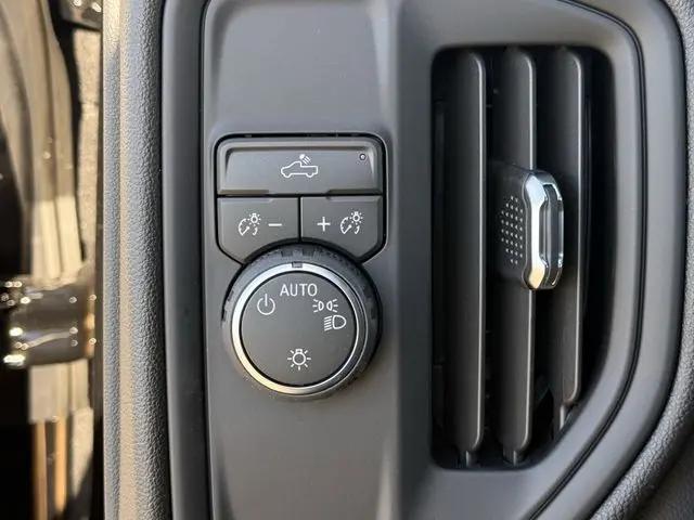 2026 Chevrolet Silverado 1500 2WD Crew Cab Short Bed Custom