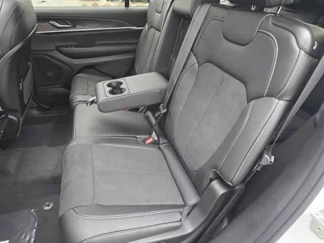 2026 Jeep Grand Cherokee L Altitude 4x4