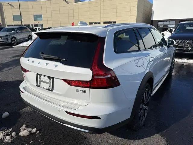 2026 Volvo V60 Cross Country Ultra, B5 AWD Gas (mild hybrid)