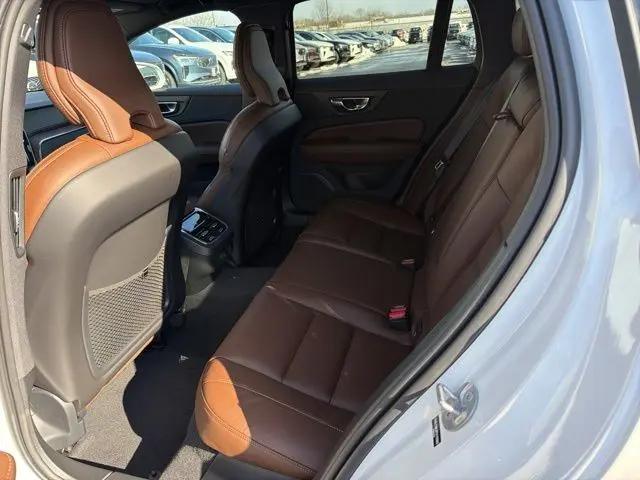 2026 Volvo V60 Cross Country Ultra, B5 AWD Gas (mild hybrid)