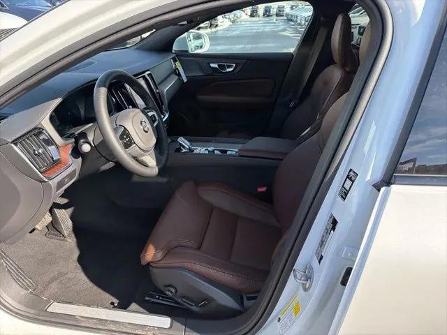 2026 Volvo V60 Cross Country Ultra, B5 AWD Gas (mild hybrid)