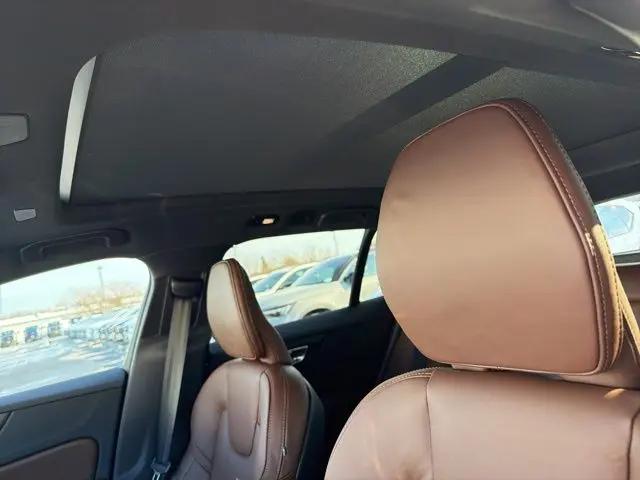 2026 Volvo V60 Cross Country Ultra, B5 AWD Gas (mild hybrid)