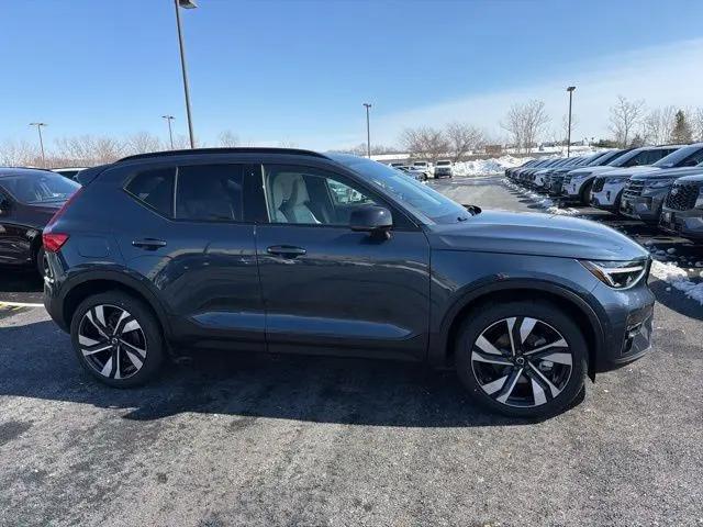 2026 Volvo XC40 Plus, B5 AWD Gas (mild hybrid), Dark