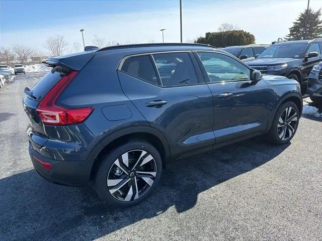 2026 Volvo XC40 Plus, B5 AWD Gas (mild hybrid), Dark