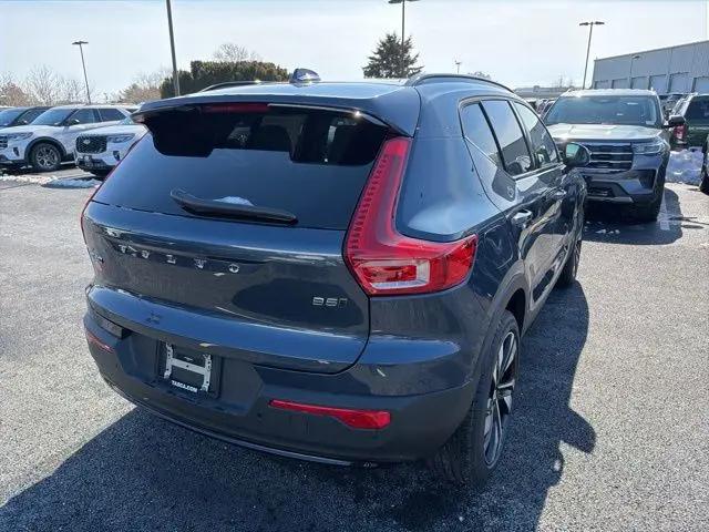 2026 Volvo XC40 Plus, B5 AWD Gas (mild hybrid), Dark