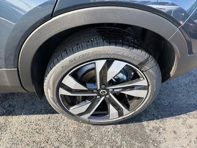 2026 Volvo XC40 Plus, B5 AWD Gas (mild hybrid), Dark