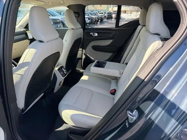 2026 Volvo XC40 Plus, B5 AWD Gas (mild hybrid), Dark