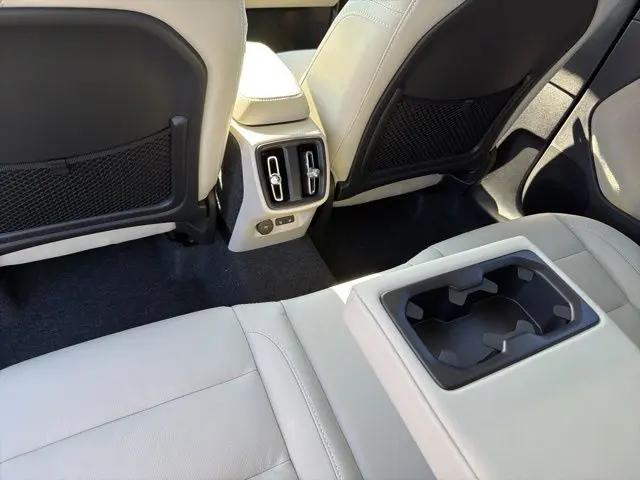 2026 Volvo XC40 Plus, B5 AWD Gas (mild hybrid), Dark