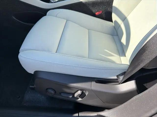 2026 Volvo XC40 Plus, B5 AWD Gas (mild hybrid), Dark