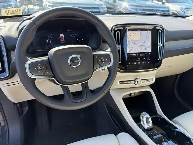 2026 Volvo XC40 Plus, B5 AWD Gas (mild hybrid), Dark