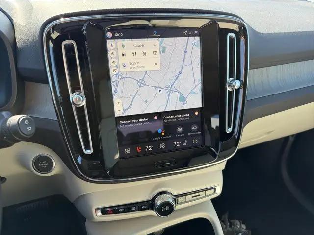 2026 Volvo XC40 Plus, B5 AWD Gas (mild hybrid), Dark
