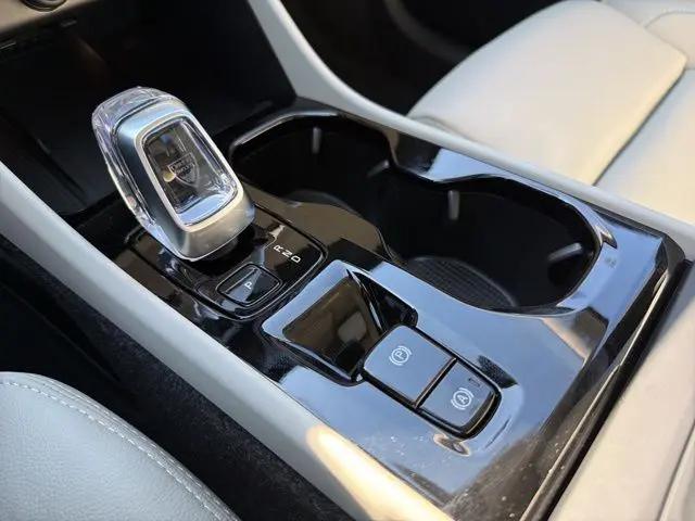 2026 Volvo XC40 Plus, B5 AWD Gas (mild hybrid), Dark