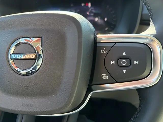 2026 Volvo XC40 Plus, B5 AWD Gas (mild hybrid), Dark