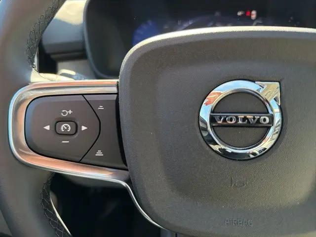 2026 Volvo XC40 Plus, B5 AWD Gas (mild hybrid), Dark