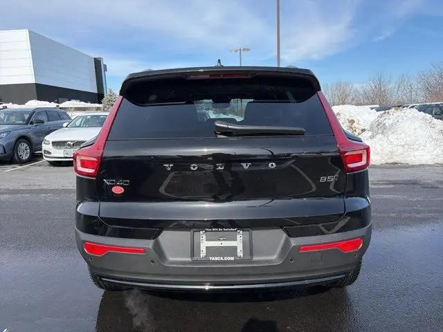 2026 Volvo XC40 Core, B5 AWD Gas (mild hybrid), Dark