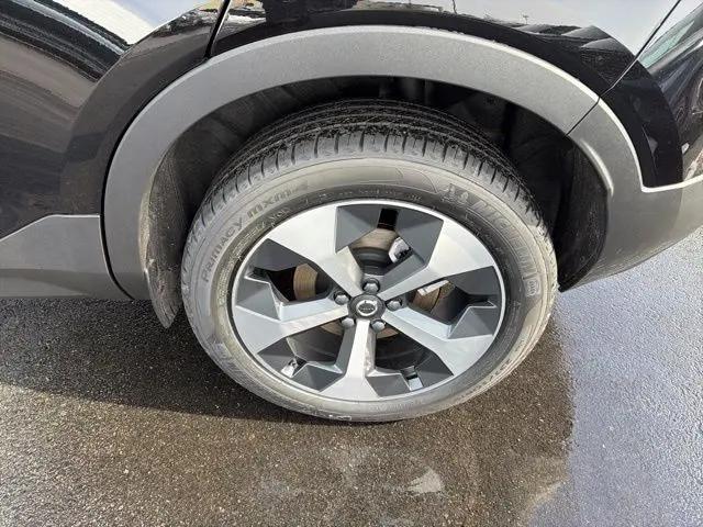 2026 Volvo XC40 Core, B5 AWD Gas (mild hybrid), Dark