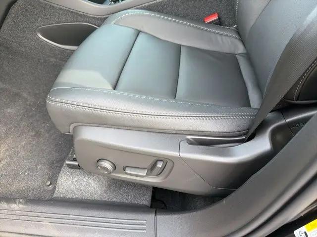 2026 Volvo XC40 Core, B5 AWD Gas (mild hybrid), Dark