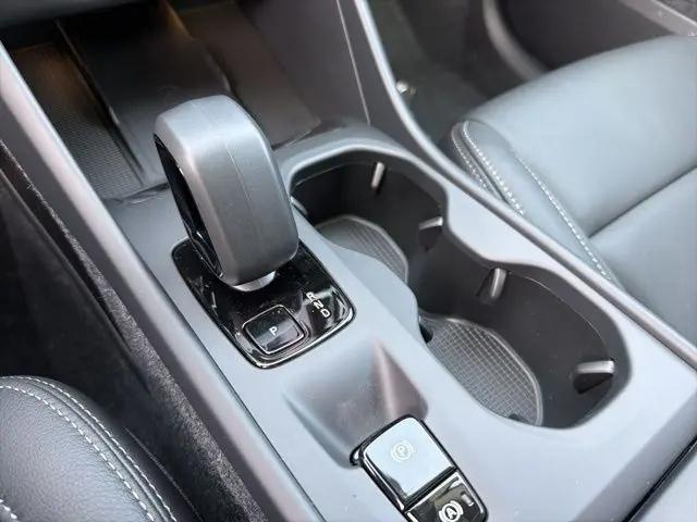 2026 Volvo XC40 Core, B5 AWD Gas (mild hybrid), Dark