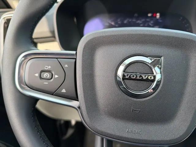 2026 Volvo XC40 Core, B5 AWD Gas (mild hybrid), Dark