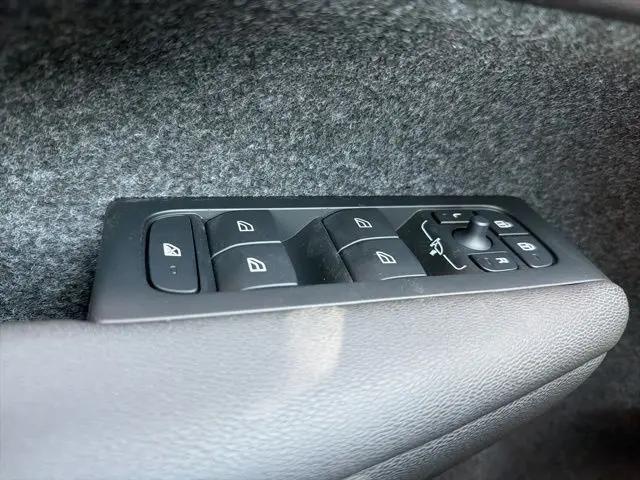 2026 Volvo XC40 Core, B5 AWD Gas (mild hybrid), Dark