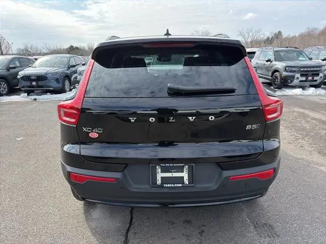2026 Volvo XC40 Plus, B5 AWD Gas (mild hybrid), Dark