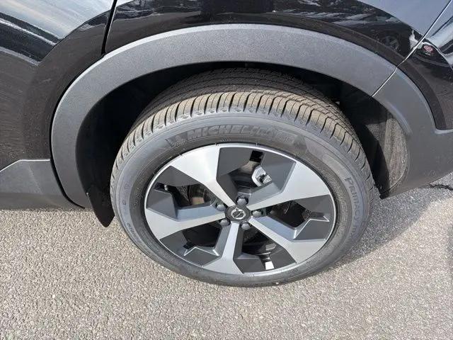 2026 Volvo XC40 Plus, B5 AWD Gas (mild hybrid), Dark