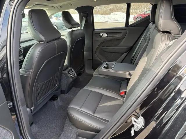 2026 Volvo XC40 Plus, B5 AWD Gas (mild hybrid), Dark
