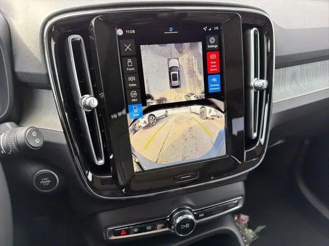 2026 Volvo XC40 Plus, B5 AWD Gas (mild hybrid), Dark