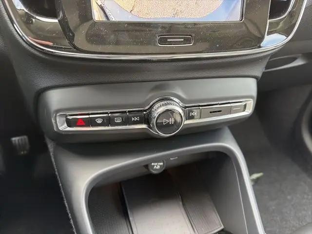 2026 Volvo XC40 Plus, B5 AWD Gas (mild hybrid), Dark