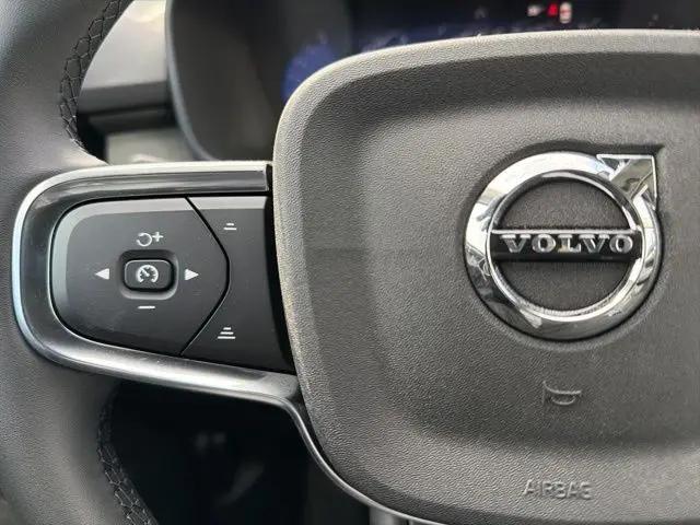 2026 Volvo XC40 Plus, B5 AWD Gas (mild hybrid), Dark