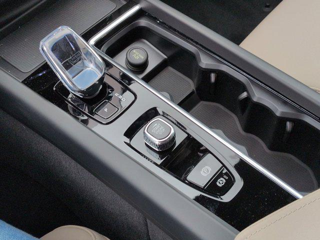 2026 Volvo XC60 B5 Core