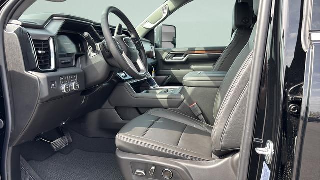 2026 GMC Sierra 2500HD Crew Cab, Standard Bed, Denali, 4WD