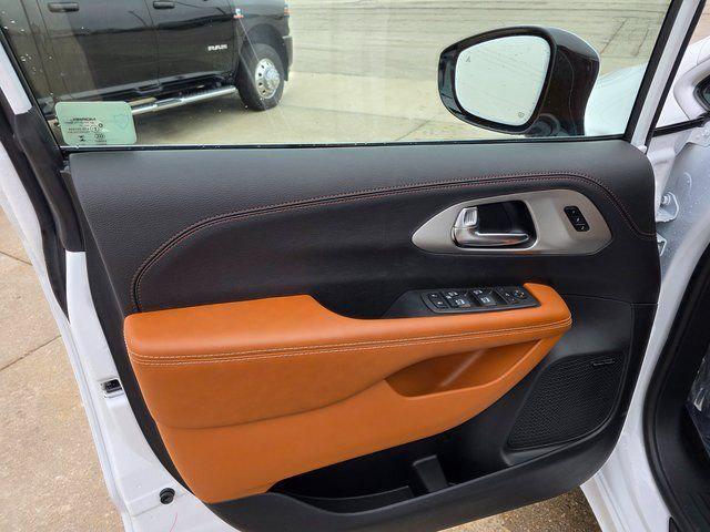 2026 Chrysler Pacifica Pinnacle AWD