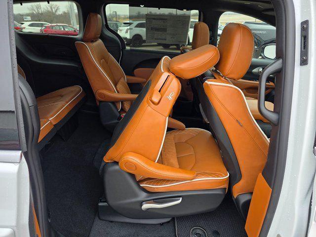 2026 Chrysler Pacifica Pinnacle AWD