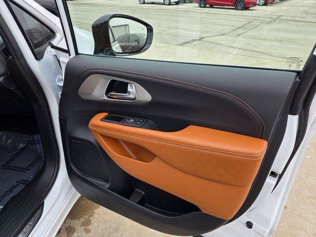 2026 Chrysler Pacifica Pinnacle AWD