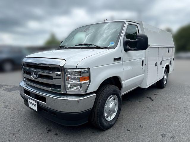 2026 Ford E-350 Cutaway Base