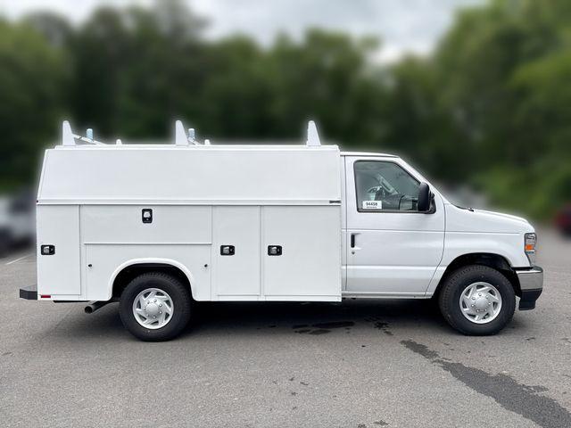 2026 Ford E-350 Cutaway Base