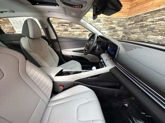 2025 Hyundai Elantra Hybrid Limited