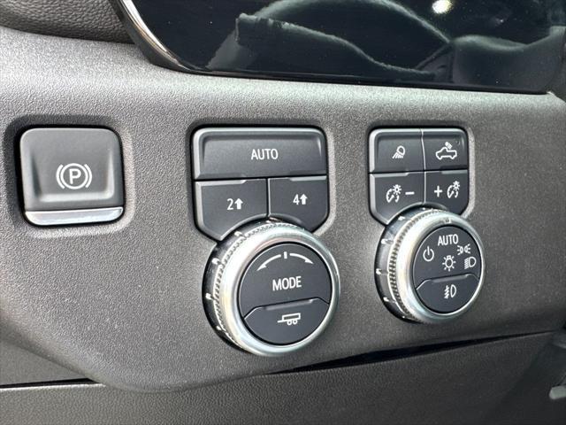 2025 GMC Sierra 1500 4WD Crew Cab Short Box SLT
