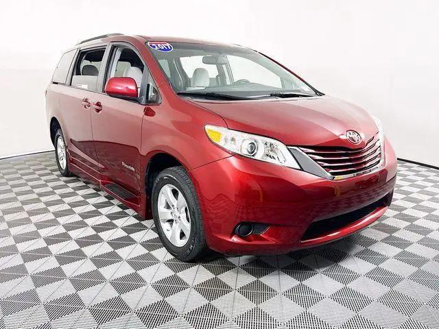 2017 Toyota Sienna LE 7 Passenger for sale in Cocoa, FL