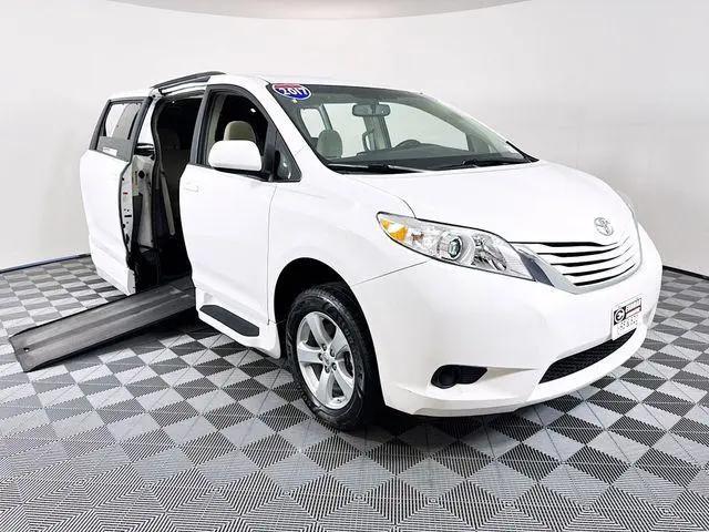 2017 Toyota Sienna LE 8 Passenger for sale in Cocoa, FL