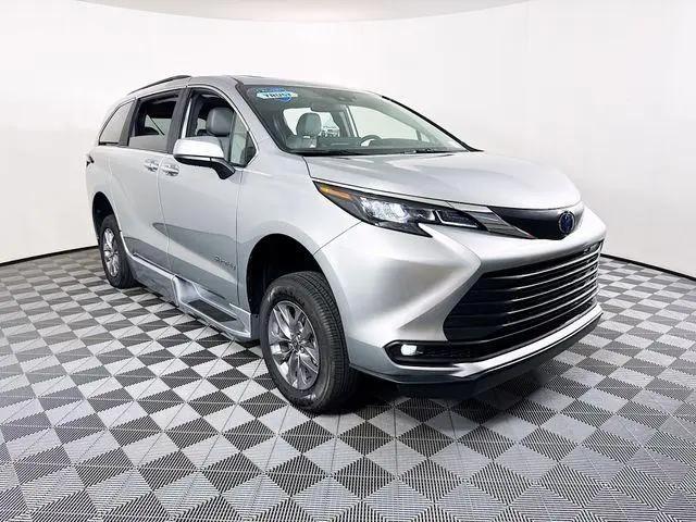 2025 Toyota Sienna XLE for sale in Cocoa, FL