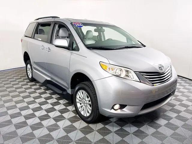 2016 Toyota Sienna XLE 8 Passenger for sale in Cocoa, FL