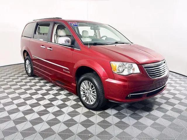 2016 Chrysler Town & Country Touring-L for sale in Cocoa, FL