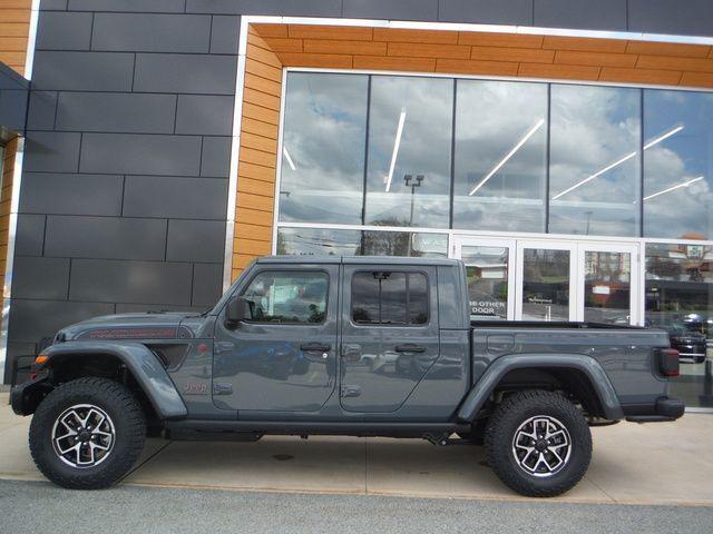 2026 Jeep Gladiator GLADIATOR SHADOW OPS 4X4