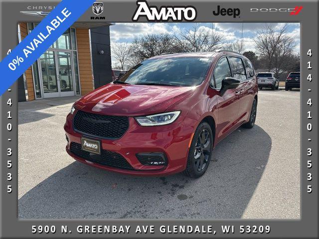 2026 Chrysler Pacifica Limited for sale in Glendale, WI